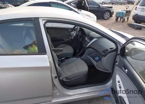 2013 Hyundai Accent Gls z USA, uszkodzony, nr VIN KMHCT4AE8DU535402